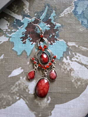 Earring red used, single