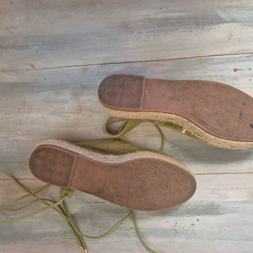 Espadrilles green size 40 like new with ankle ties