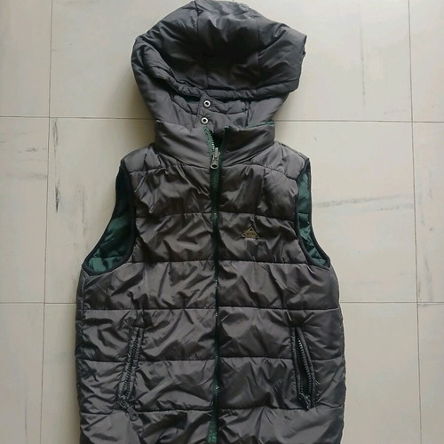 Sleeveless jacket like new reversible, gray and green, for ages 7-8