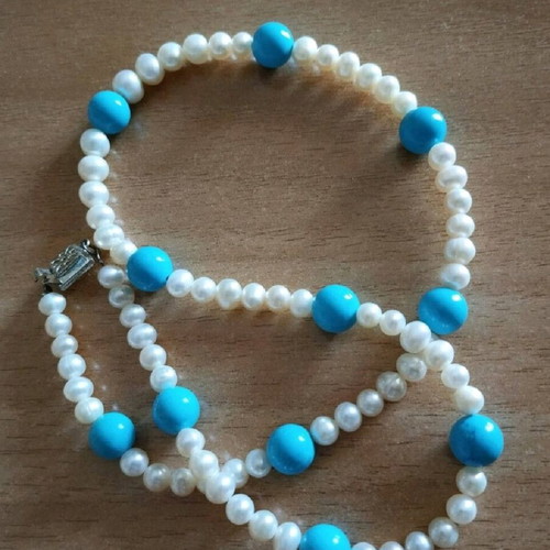 Necklace with freshwater pearls and beads, steel clasp, like new