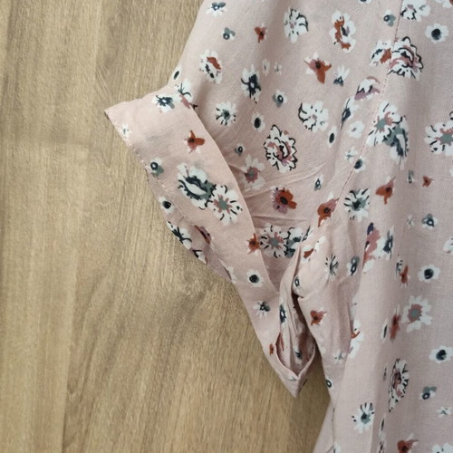 Pull&Bear Vintage Pink Floral Crop Shirt size S like new