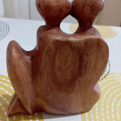 Decorative wooden sculpture of a couple, suar wood