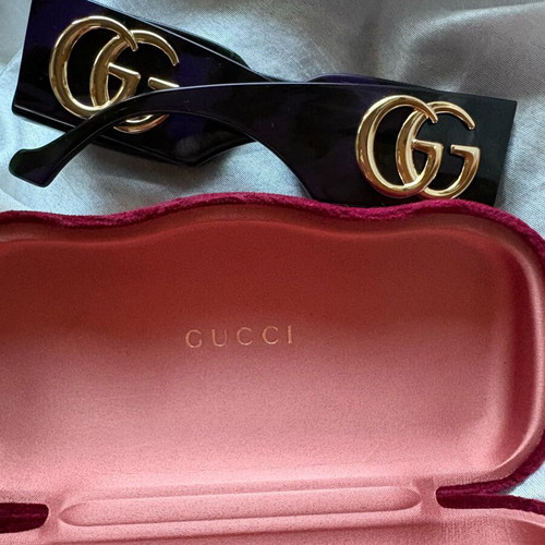 Gucci sunglasses like new, black and purple