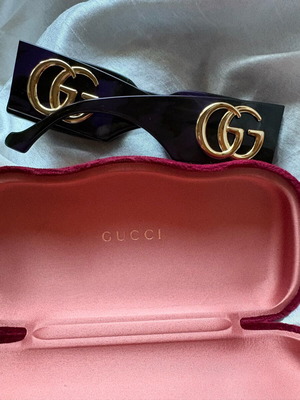 Gucci sunglasses like new, black and purple