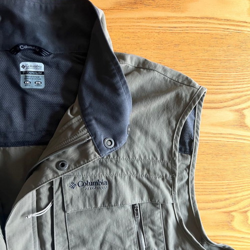Columbia sleeveless jacket khaki XXL like new