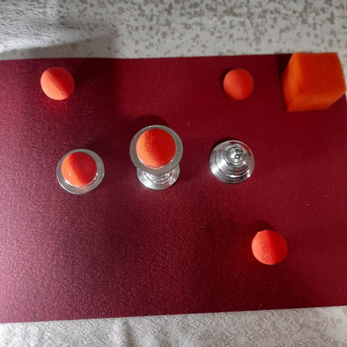 Magic egg cup like new with sponge balls