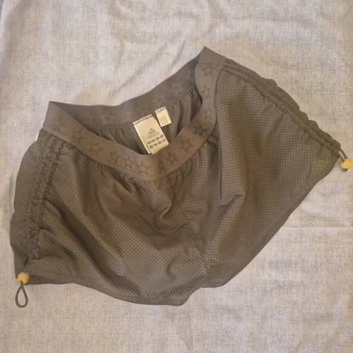 Adidas vintage unisex shorts like new, size S/M, breathable