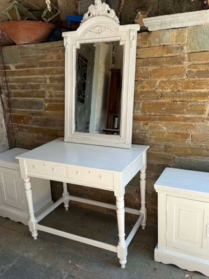Vintage white dressing table with bijou mirror