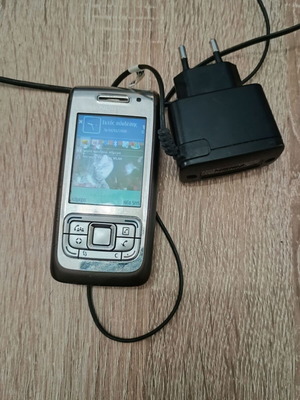 Nokia E65 phone like new with charger