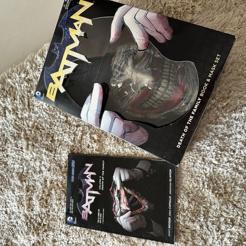 Batman Death of the Family book and mask set new