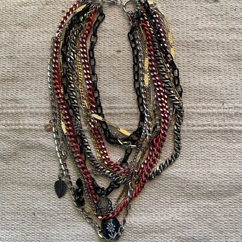 Necklace with multiple chains like new