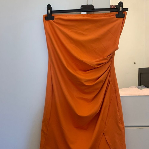Shein orange strapless mini dress used, -  8,00 - Vendora.cy