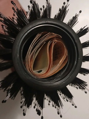 Βούρτσα κρυψίτυ χρημάτων και τιμαλφών σαν καινούργια