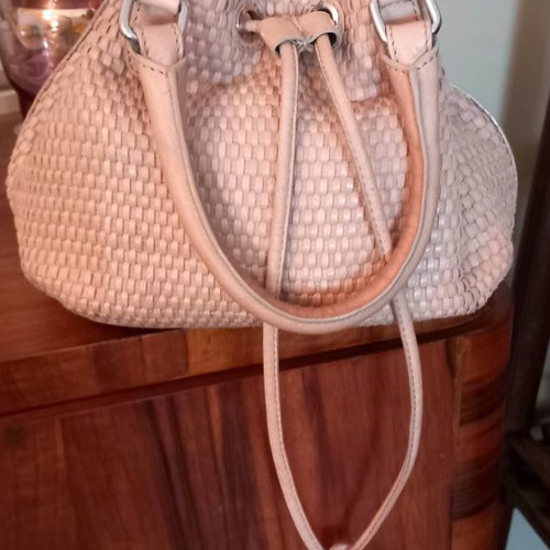 Uuterque leather pouch with strap