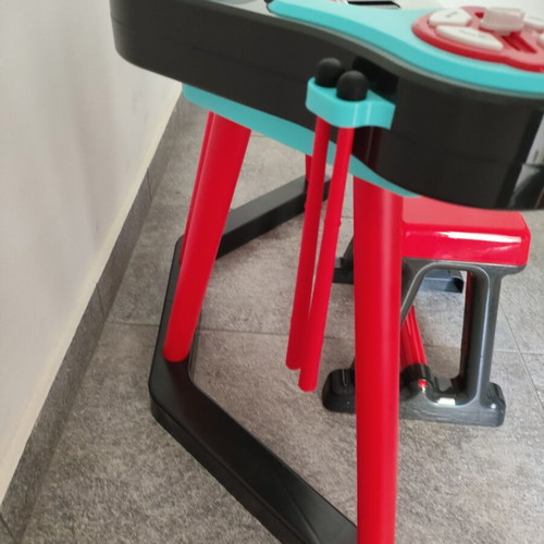 ELC children's piano keyboard like new with microphone and stool