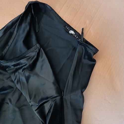Veloudakis women's satin skirt like new, black