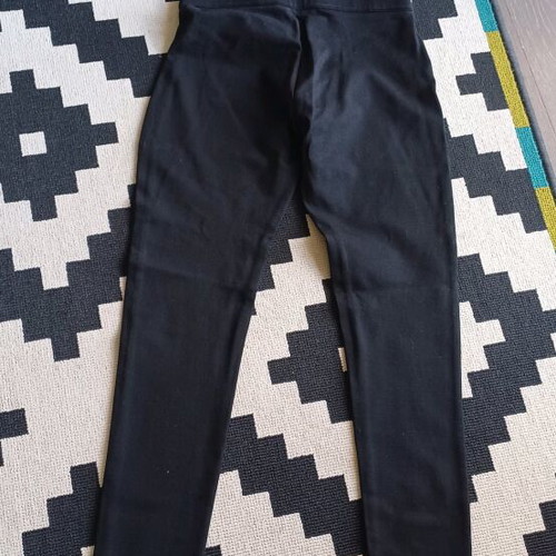Black leggings size M like new with zipper