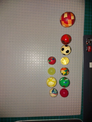 Trelompala set like new, 91 small, 9 medium, 3 large balls