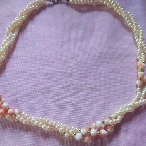 Necklace with faux pearls new