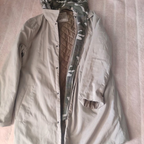 Zara boys' beige jacket with camouflage hood like new, size 13-14