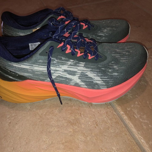 Asics Novablast 3 women's running shoes like new, size 41.5, multicolor