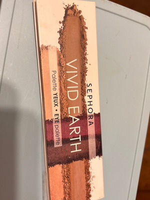 Sephora Vivid Earth Eyeshadow Palette used, earthy tones