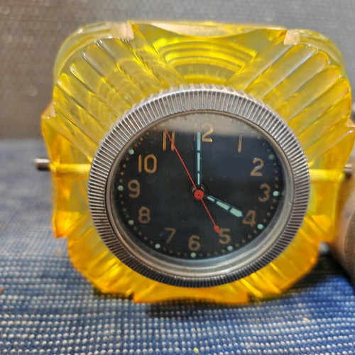 Tank clocks like new, set of 2