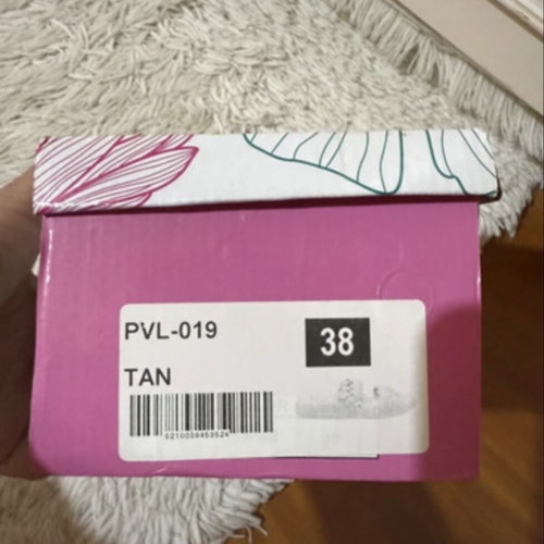 Flatform sandals tan with double braided strap like new