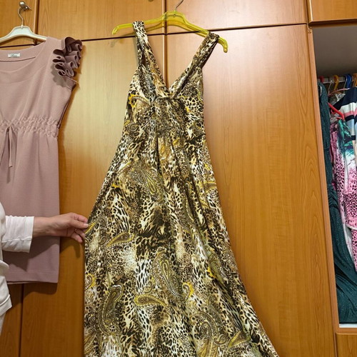 Animal print dress with paisley like new, size L, yellow and gold