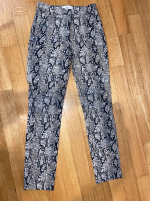 Mango παντελόνι υφασμάτινο με snake print μεταχειρισμένο, μέγεθος 36
