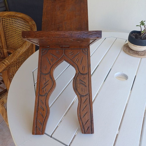 Wooden carved stand for Quran and books like new