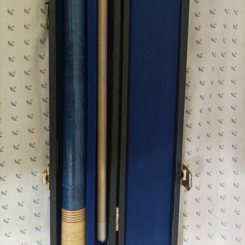 Billiard cue used, glued, fully functional