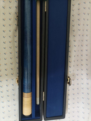 Billiard cue used, glued, fully functional