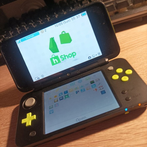 Nintendo 2DS modded black with green like new in excellent condition