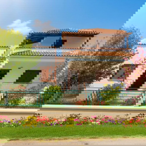 Maisonette in village center with four rooms and two large balconies with view