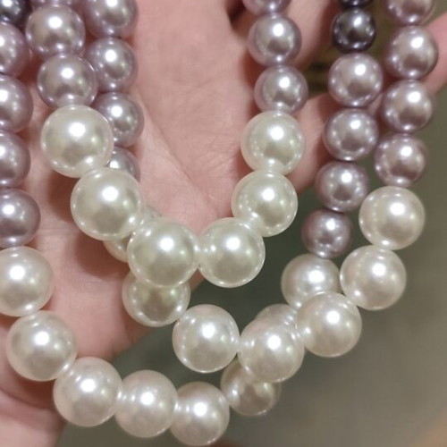 Impressive necklace with three rows of pearls new in white and gray