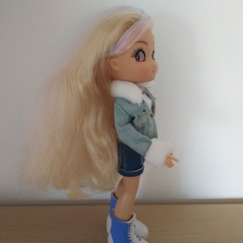 Unique Eyes Rebecca Total Look doll like new with 2 outfit sets