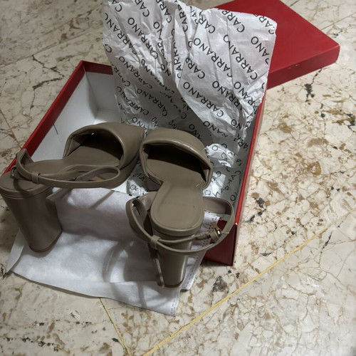 Carrano beige leather sandals new, size 40, with heel