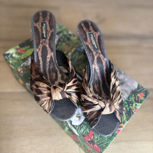 Dolce Gabbana silk shoes like new, size 39, beige
