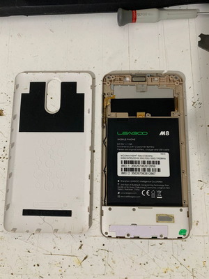 Leagoo M8 Chassis and Screen
