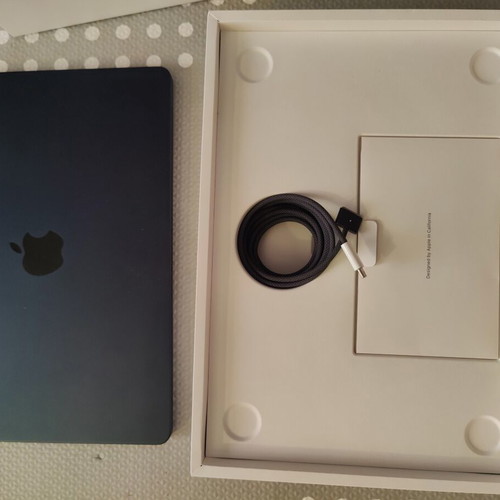 Apple MacBook Air 13.6" M3 like new, 16GB RAM, 256GB SSD, Midnight