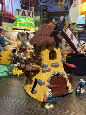 Smurfs Windmill 1981 with two figures used