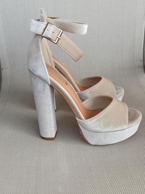 Suede sandals with buckle like new, beige, size 39