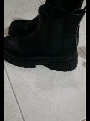 Booties army style like new, size 41, black with elastic
