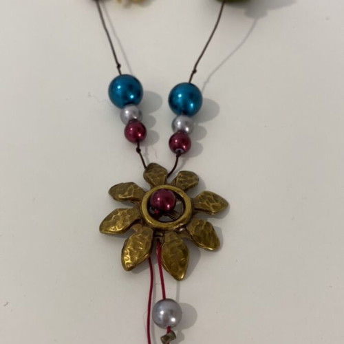 Handmade daisy necklace like new