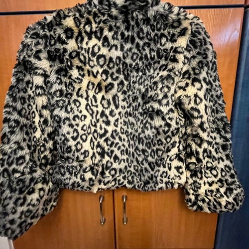 Fur jacket youth size like new, multicolor