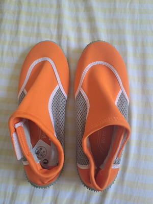 Wave aqua shoes size 39, new, orange unisex