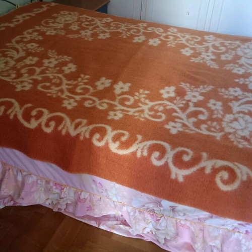 Vintage double bed blanket like new
