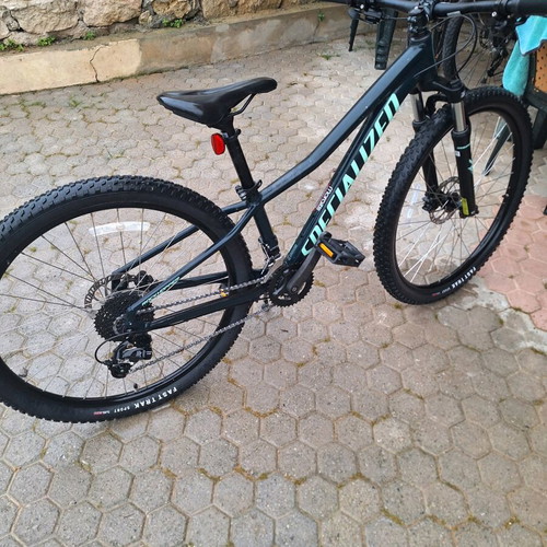 Specialized Rockhopper 27.5 XSmall like new men's mountain bike with disc brakes