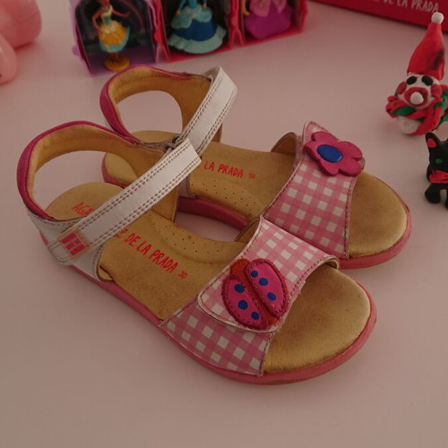 Agatha Ruiz De La Prada sandals size 30 like new, white and pink, velcro